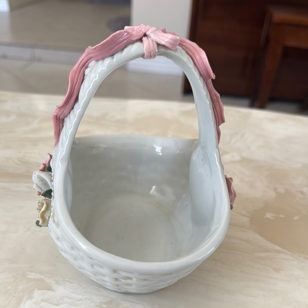 Charming Ceramic Basket with Floral Accents - Picture 2 of 3